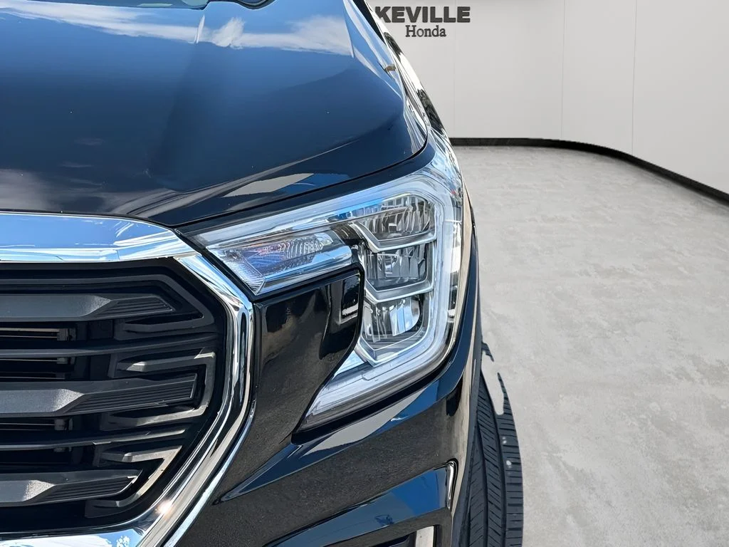 Used 2024 Ebony Twilight Metallic GMC SLE image 6