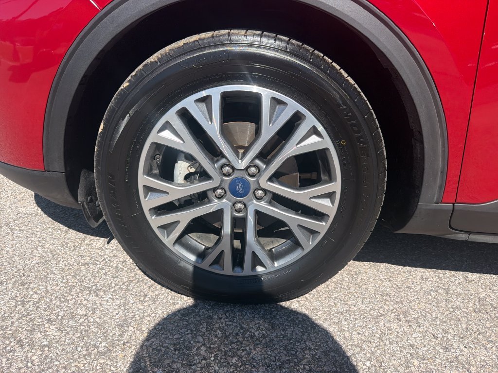 Used 2022 Red Ford SEL image 10