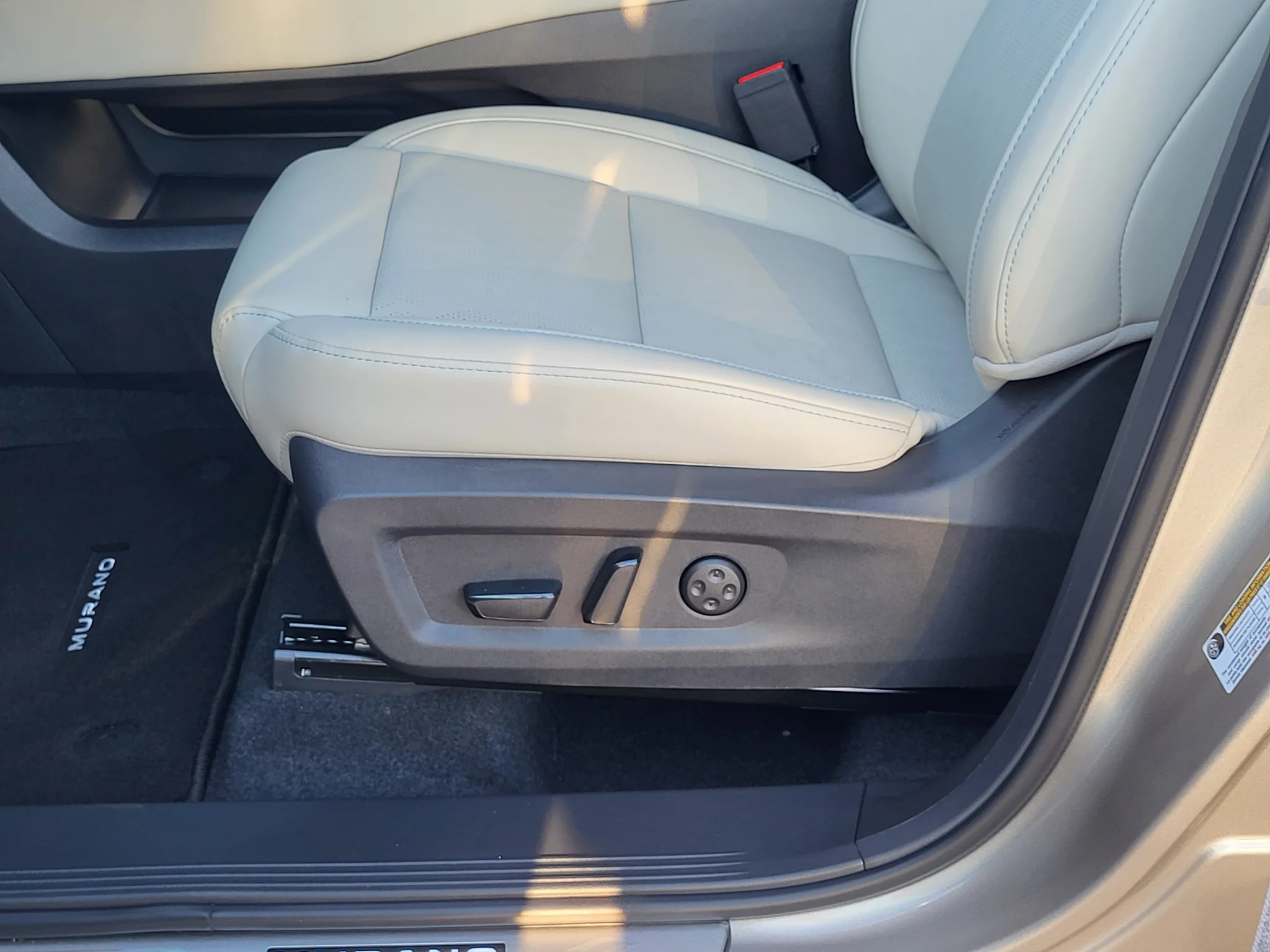 New 2027 Champagne Silver Metallic Nissan Platinum image 19