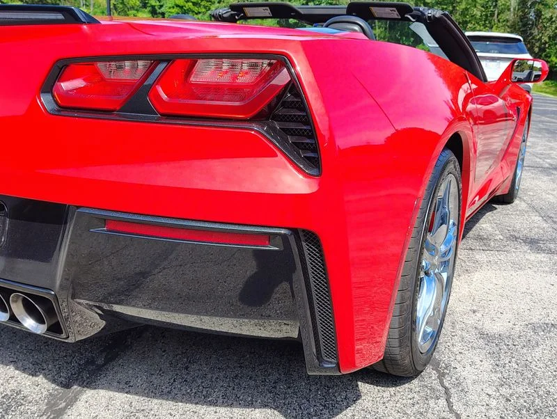 Used 2017 Red Chevrolet Stingray image 19