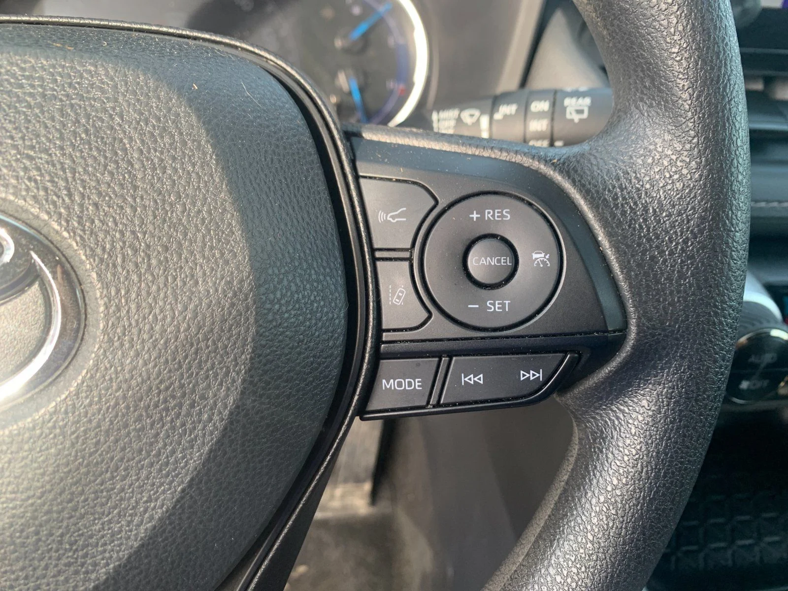 Used 2025 White Toyota XLE image 28