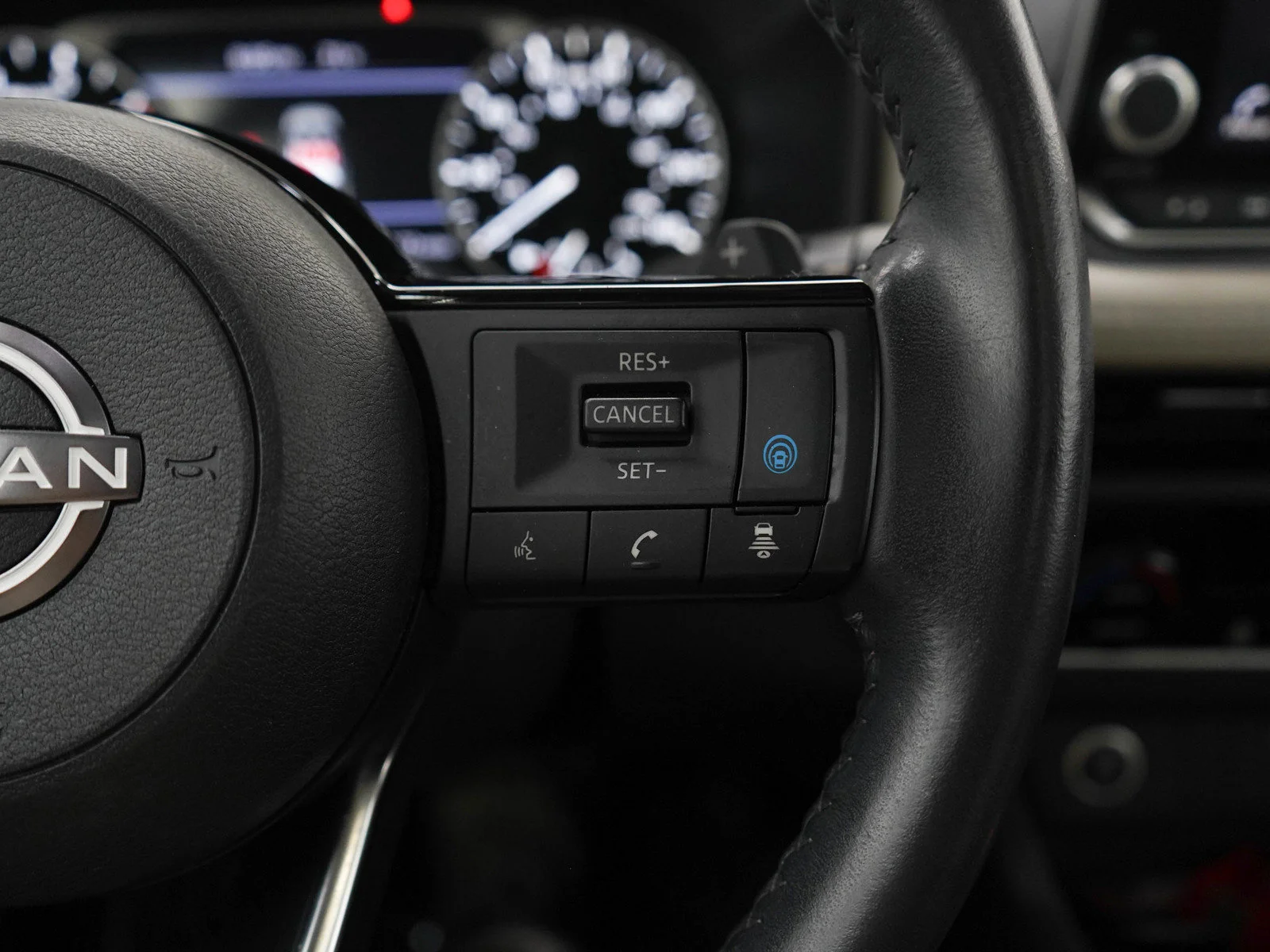 Used 2023 Pearl White Tricoat Nissan SV image 27