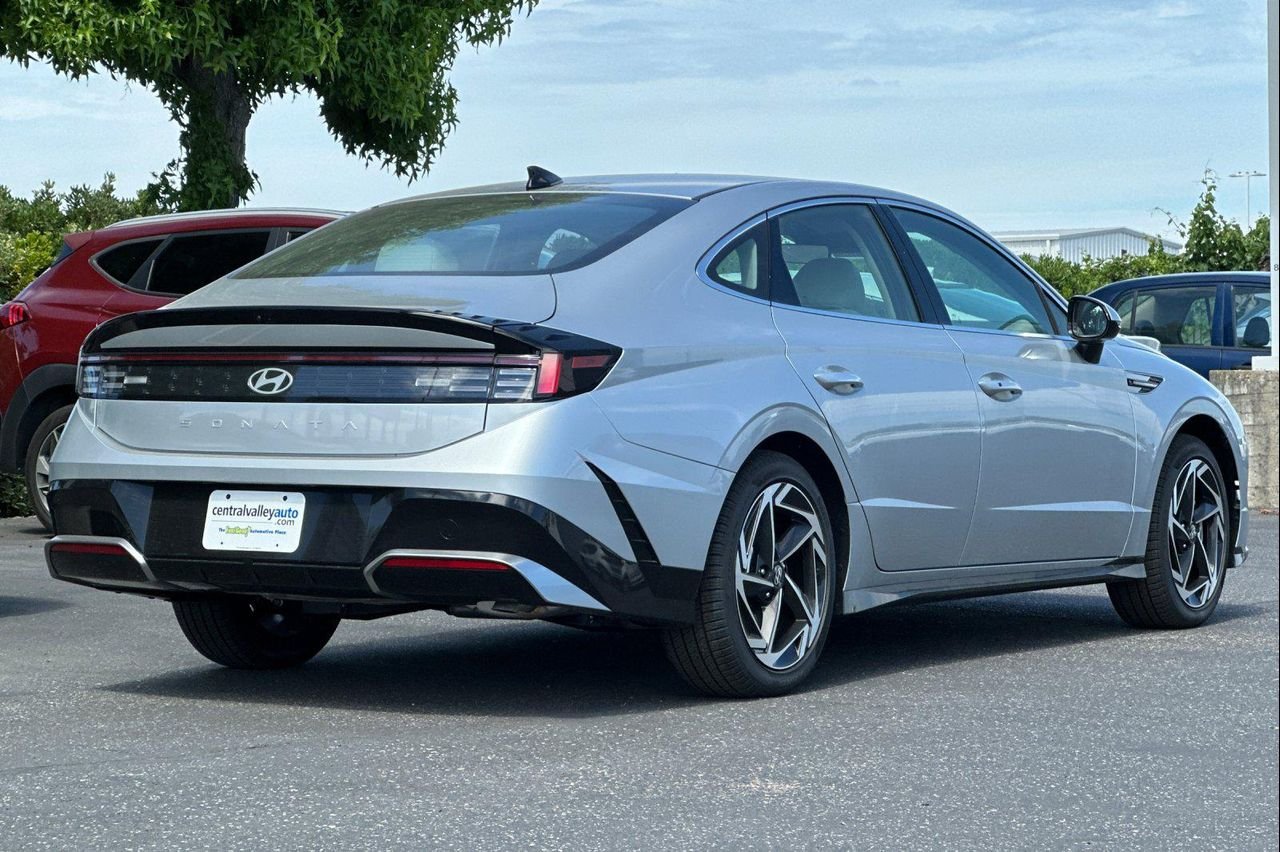 New 2026 Aero Silver Hyundai SEL Sport image 4