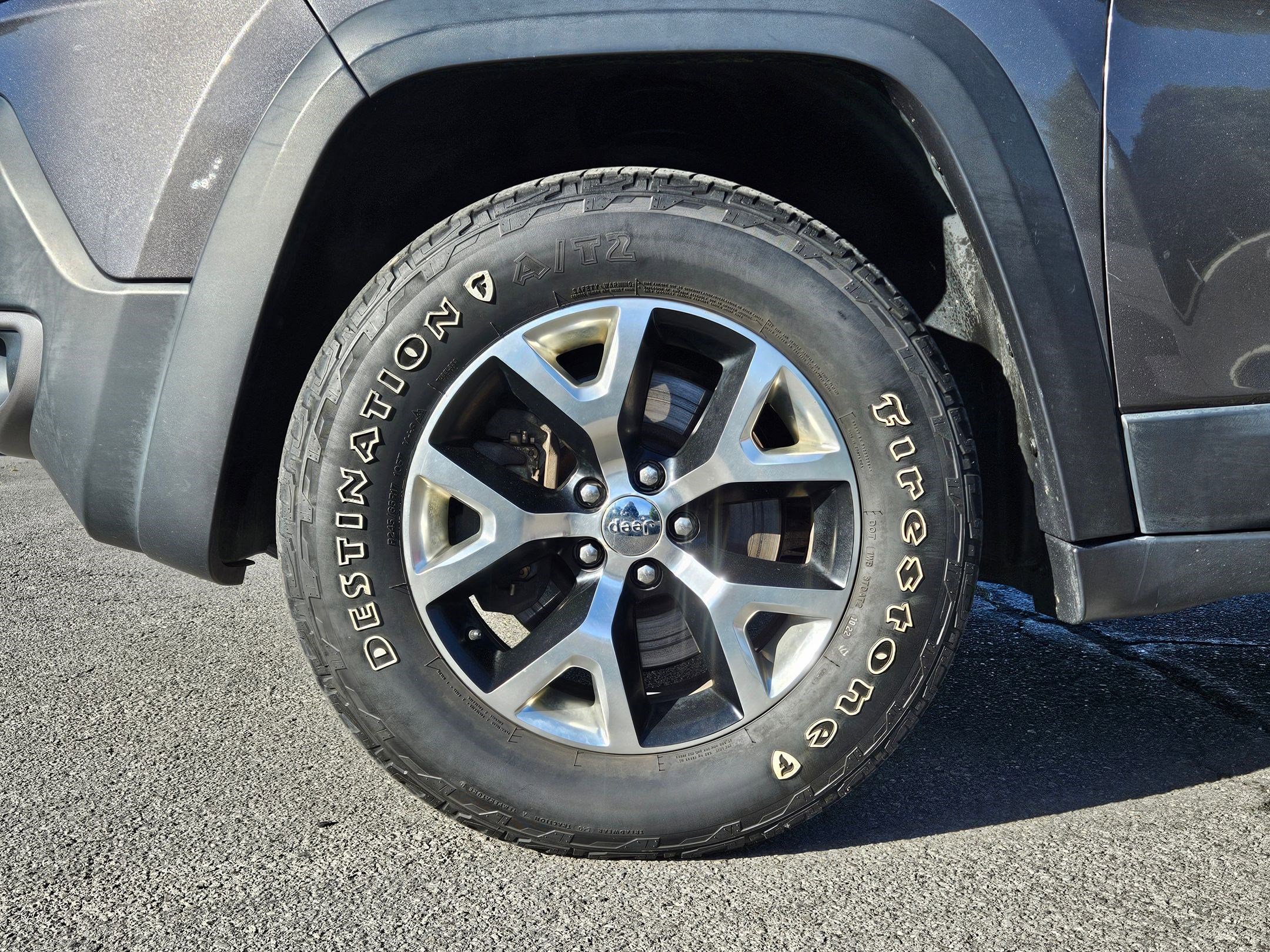 Used 2015 Granite Crystal Clearcoat Metallic Jeep Trailhawk image 11
