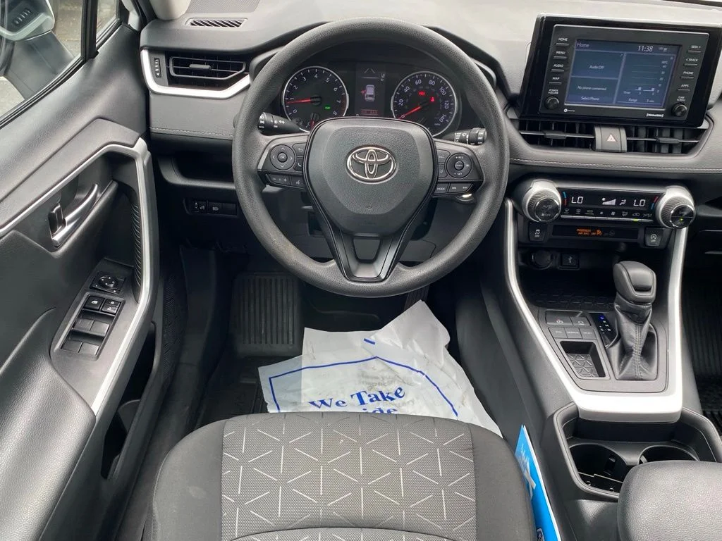 Used 2021 White Toyota XLE image 10