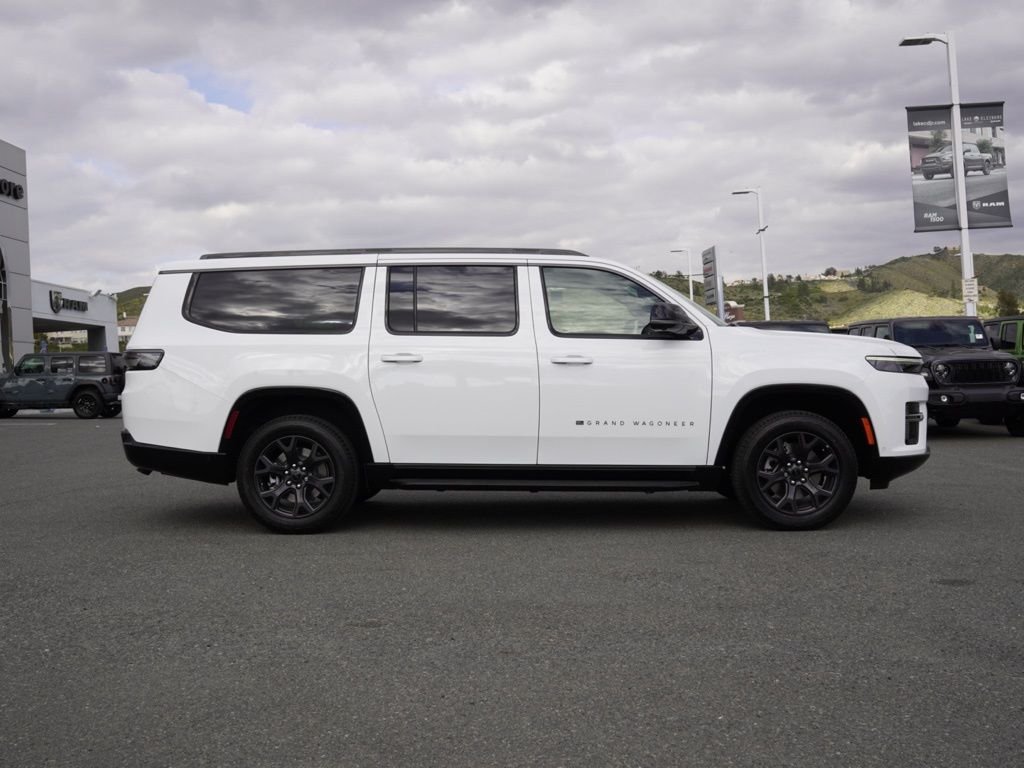 New 2026 Bright White Clear-Coat Exterior Paint Jeep Limited image 2