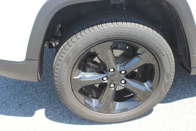 Used 2024 White Jeep Limited image 39