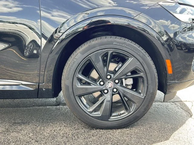 Used 2023 Black Buick Essence image 15
