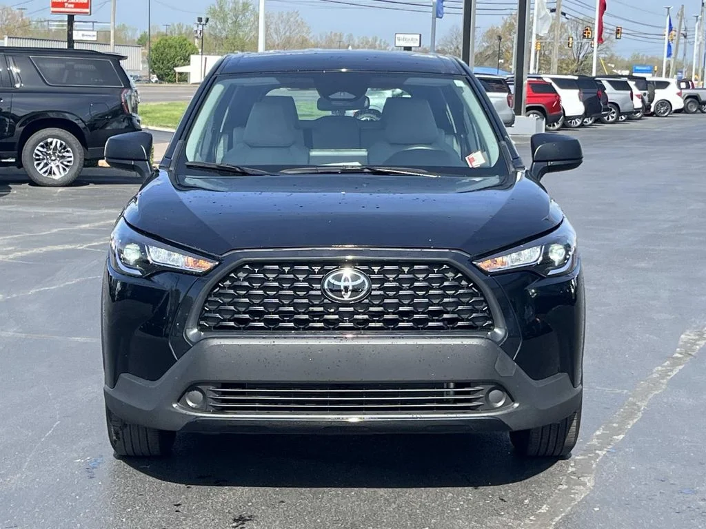 Used 2025 Black Toyota L image 2