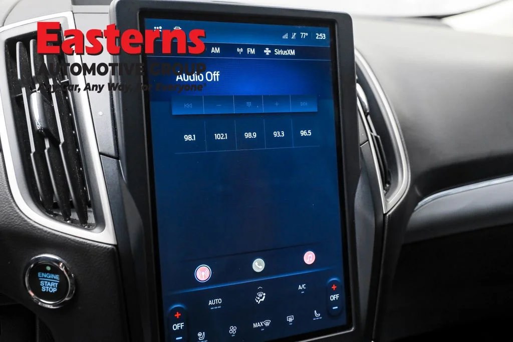 Used 2022 Black Ford SEL image 19
