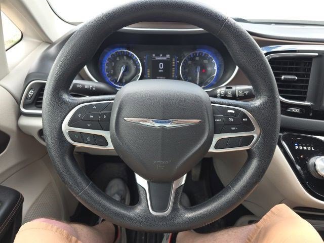 Used 2019 Brilliant Black Crystal Pearlcoat Chrysler Touring Plus image 21