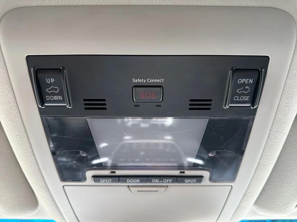 Used 2018 Blizzard Pearl Toyota  image 29
