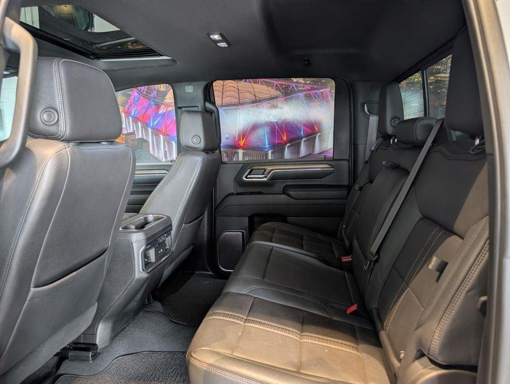 Used 2024 Pearl Chevrolet High Country image 26