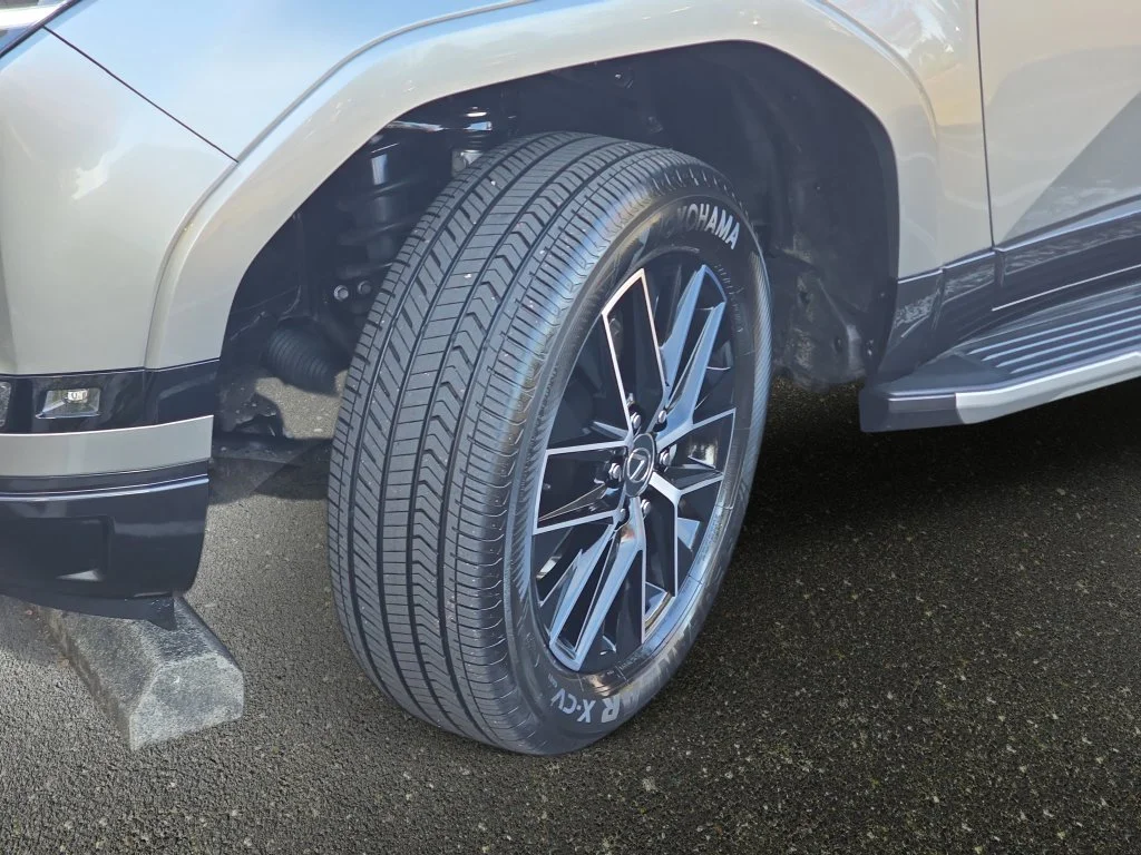 Certified Used 2024 ATOMIC SILVER Lexus 550 Premium+ image 34
