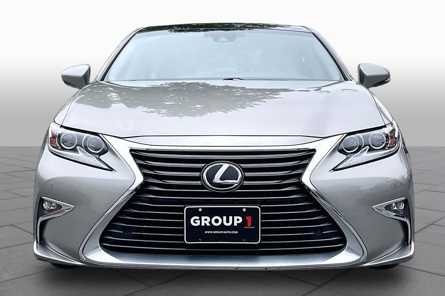 Used 2017 Atomic Silver Lexus  image 3