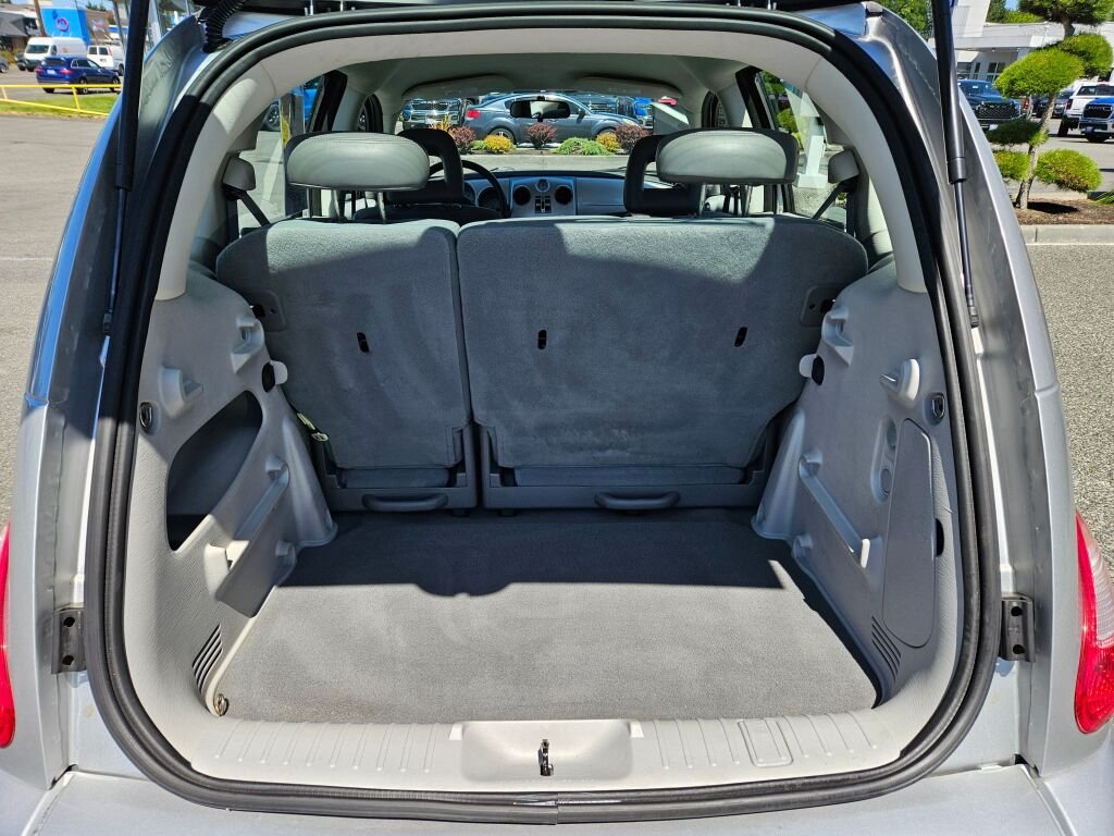 Used 2009 Bright Silver Metallic Clear Coat Chrysler LX image 12