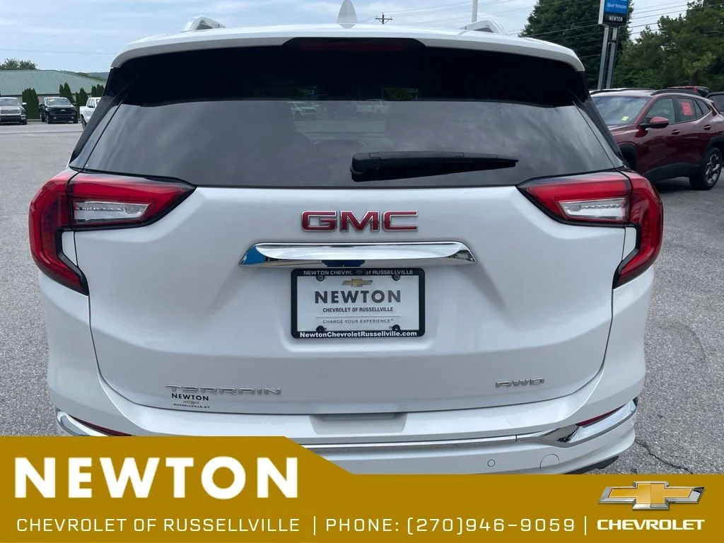 Used 2022 White Frost GMC Denali image 38