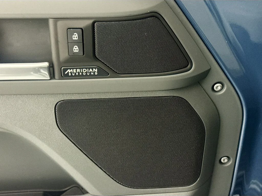 New 2026 Tasman Blue Land Rover X-Dynamic SE image 18
