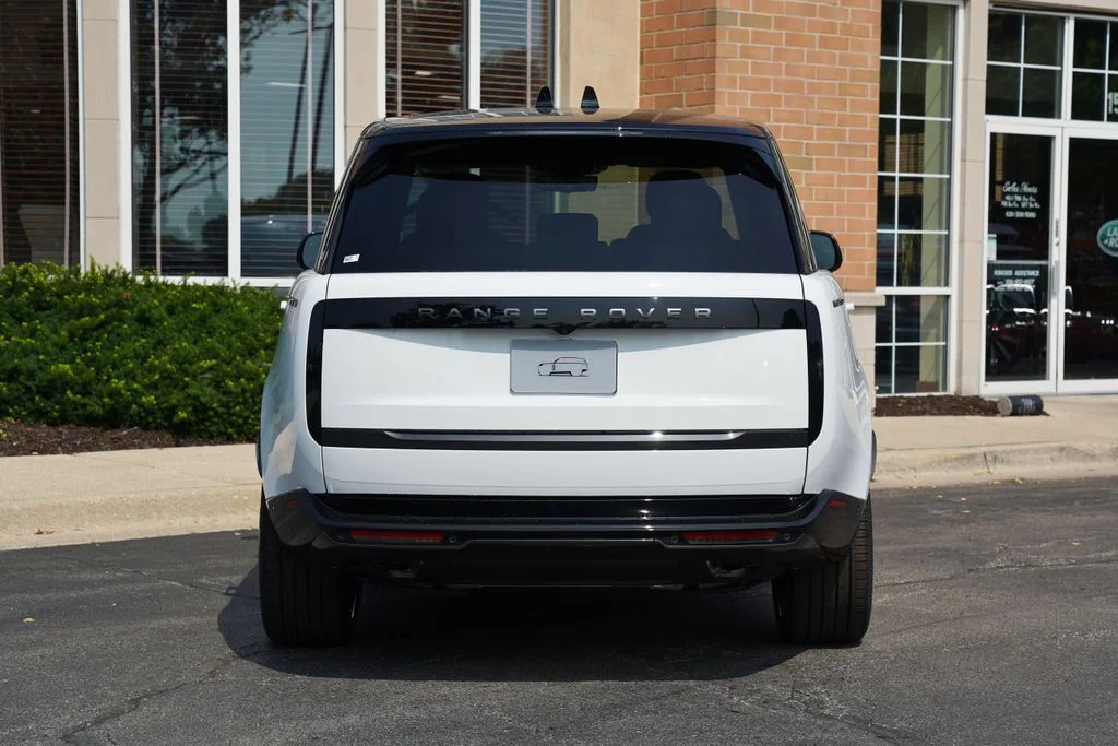 New 2026 Fuji White Land Rover SE image 5
