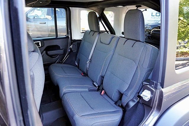 New 2026 Granite Crystal Metallic Clear-Coat Exterior Paint Jeep Sport S image 21