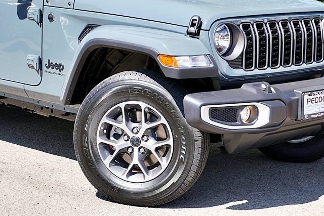 New 2025 Anvil Clear-Coat Exterior Paint Jeep Sport S image 4