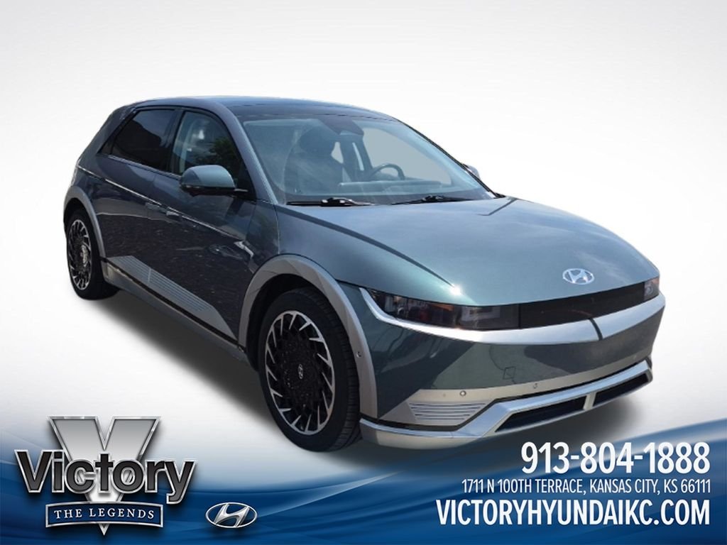 Used 2023 Green Hyundai Limited image 7