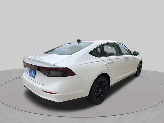 Certified Used 2025 Platinum White Pearl Honda 1.5T SE image 6