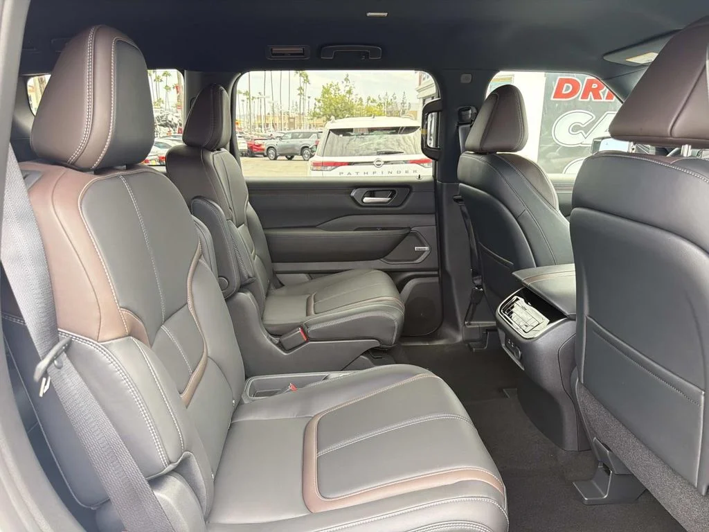 New 2026 Aspen White Tricoat Nissan SL image 31