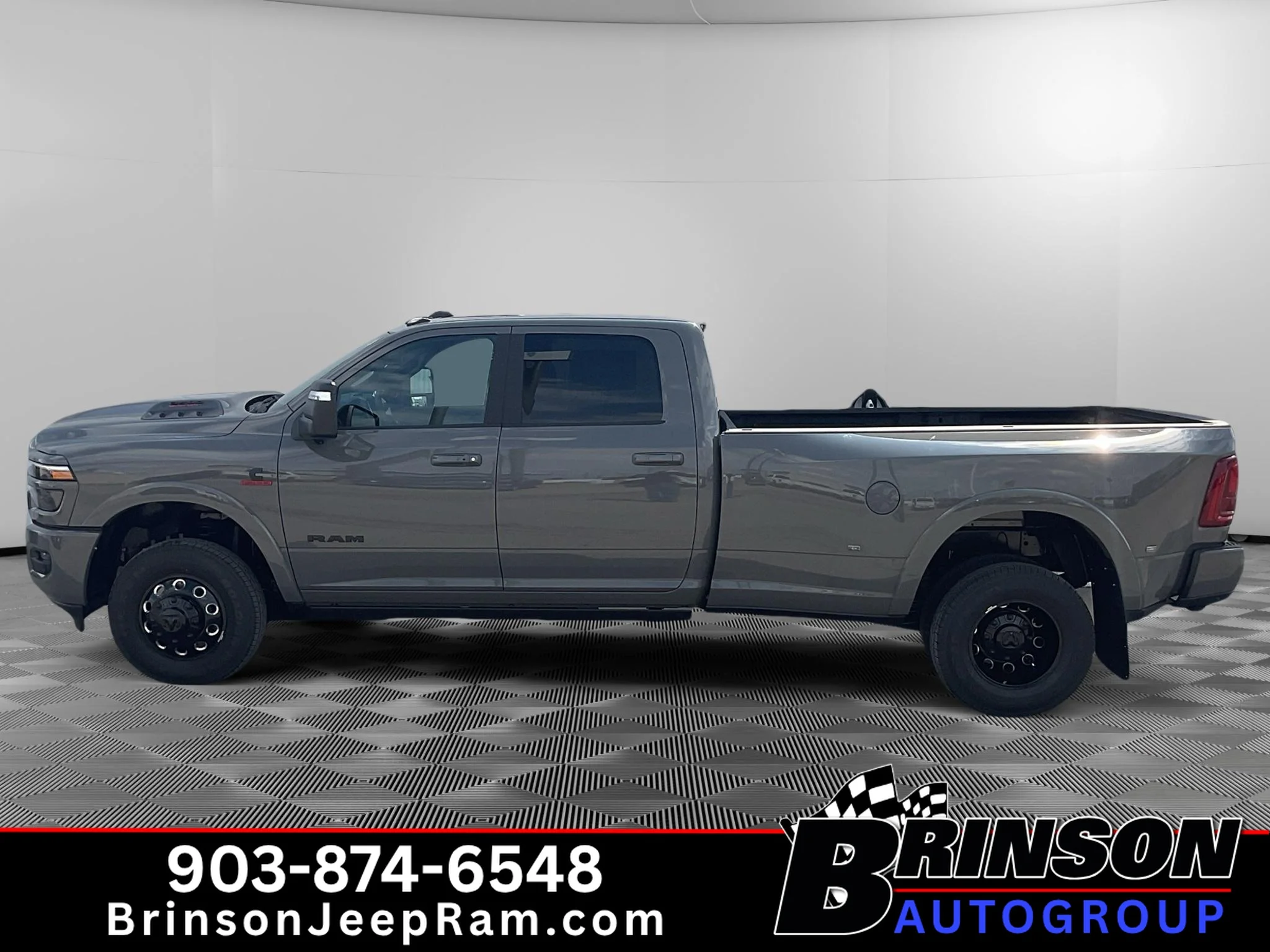 New 2027 Ceramic Gray Clear-Coat Exterior Paint RAM Limited image 3