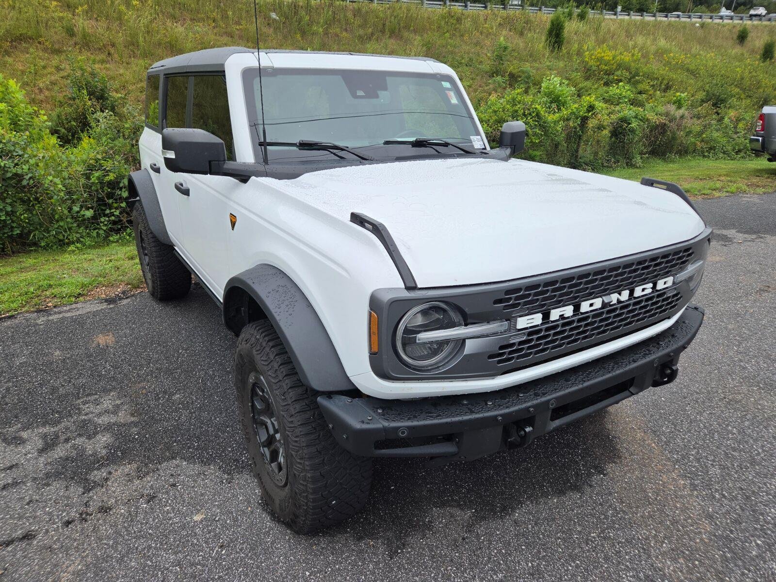 Used 2024 White Ford Badlands image 3