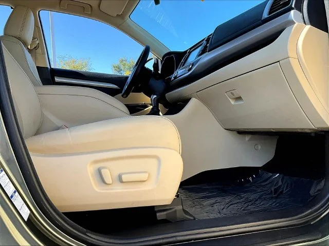 Used 2018 Green Toyota XLE image 36