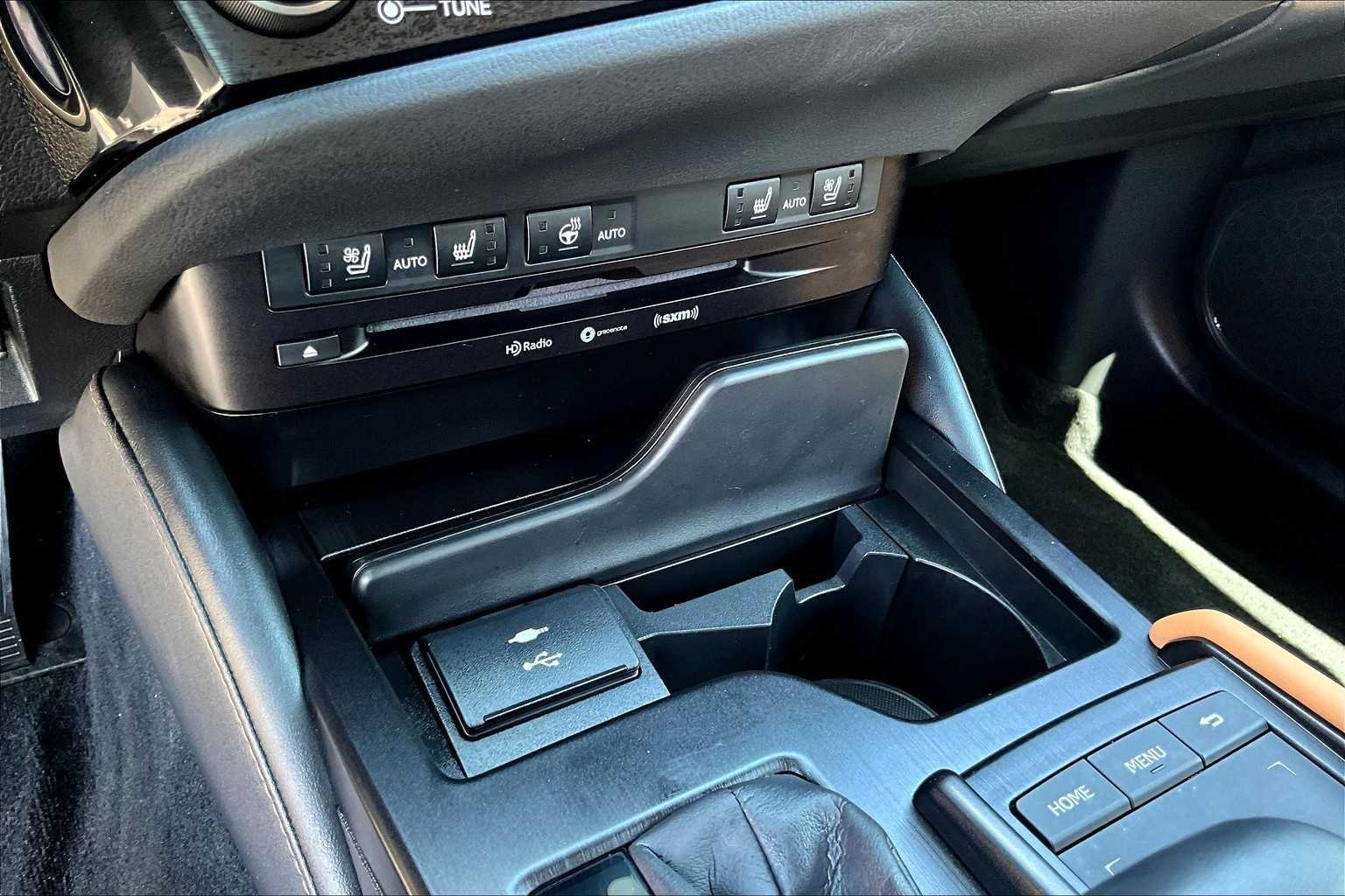 Certified Used 2022 MOONBEAM BEIGE MET. Lexus  image 33