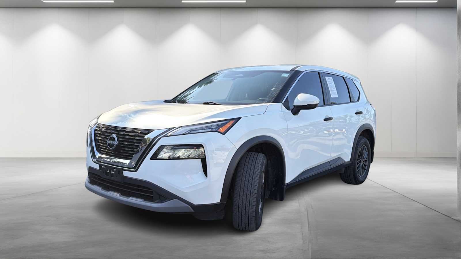 Used 2022 Glacier White Nissan S image 3