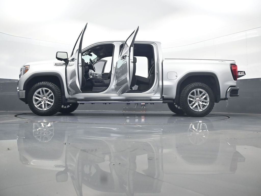 Used 2019 Silver GMC SLT image 35