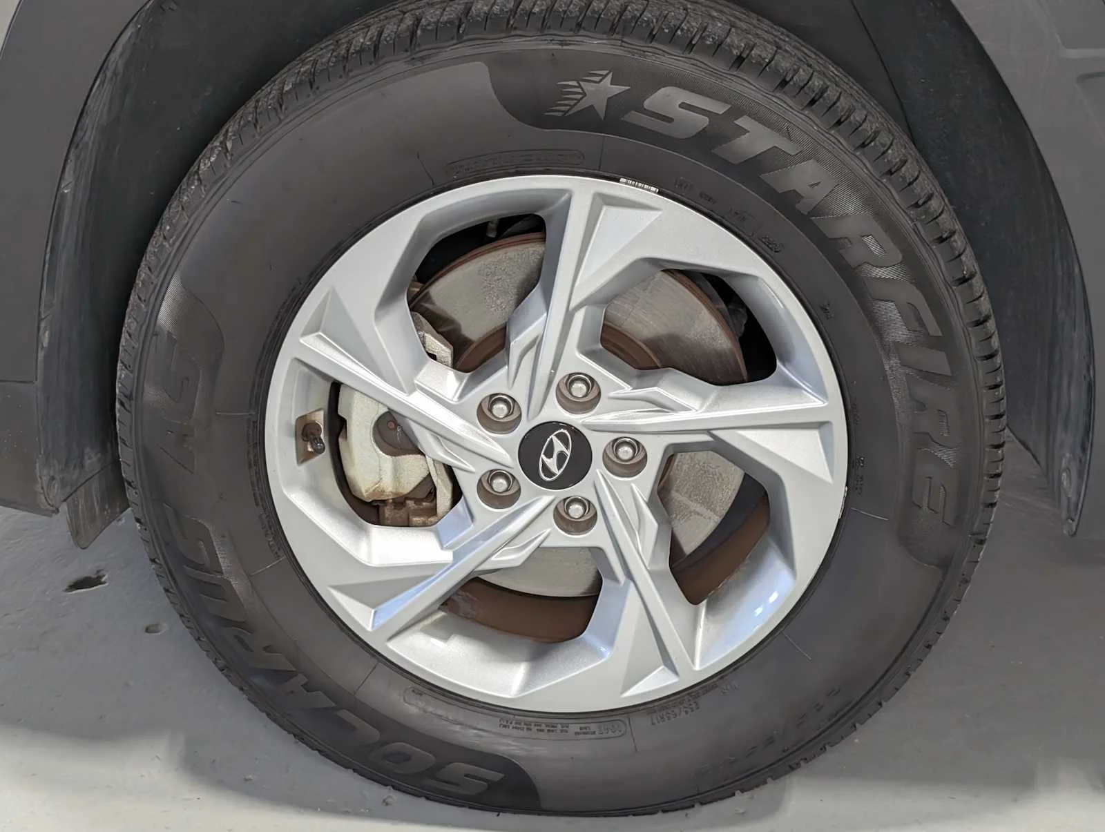 Used 2024 Hampton Gray Hyundai SEL image 3
