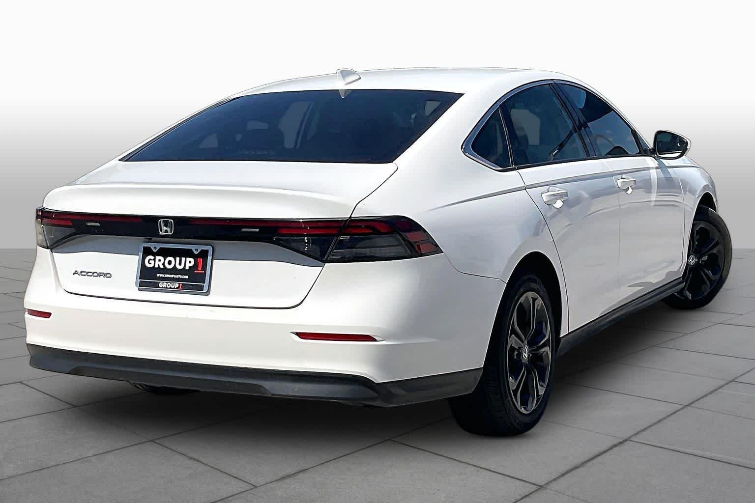 Used 2024 Platinum White Pearl Honda EX image 12