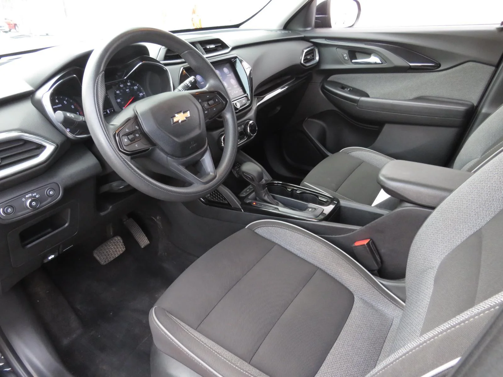 Used 2021 Mosaic Black Metallic Chevrolet LT image 24