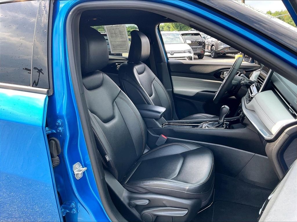 Used 2024 Hydro Blue Pearlcoat Jeep Limited image 10