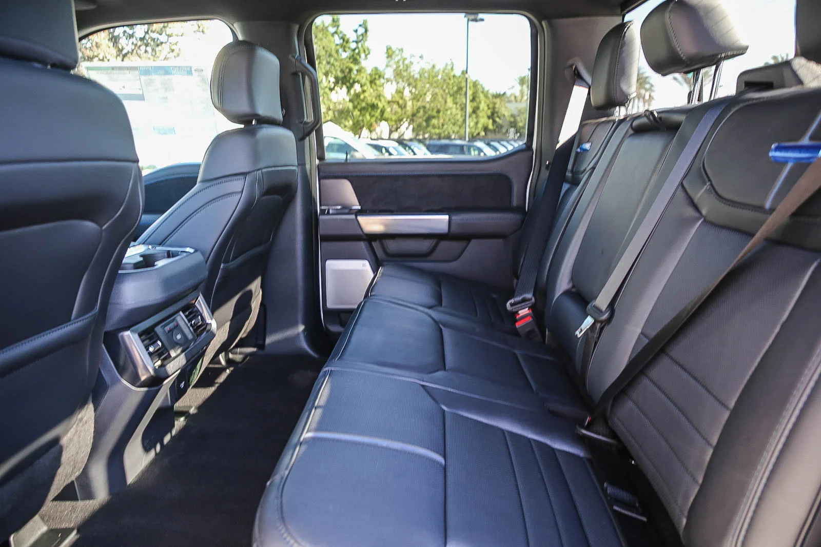 2026 Ford F-350 Super Duty Platinum - Photo 21