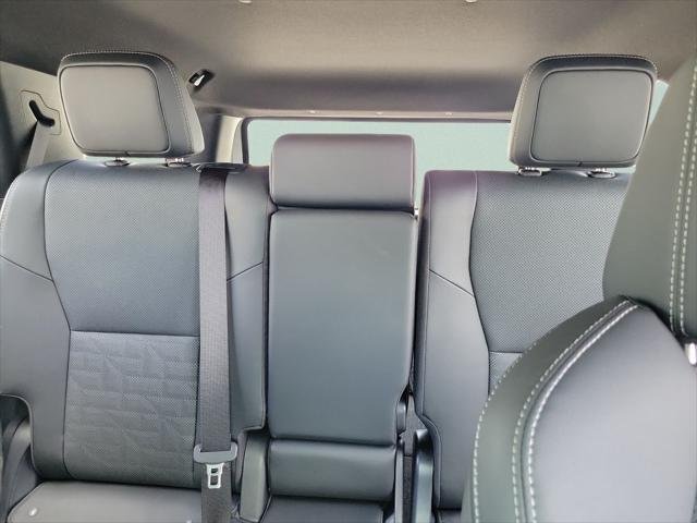 Certified Used 2025 WIND CHILL PEARL Toyota  image 13