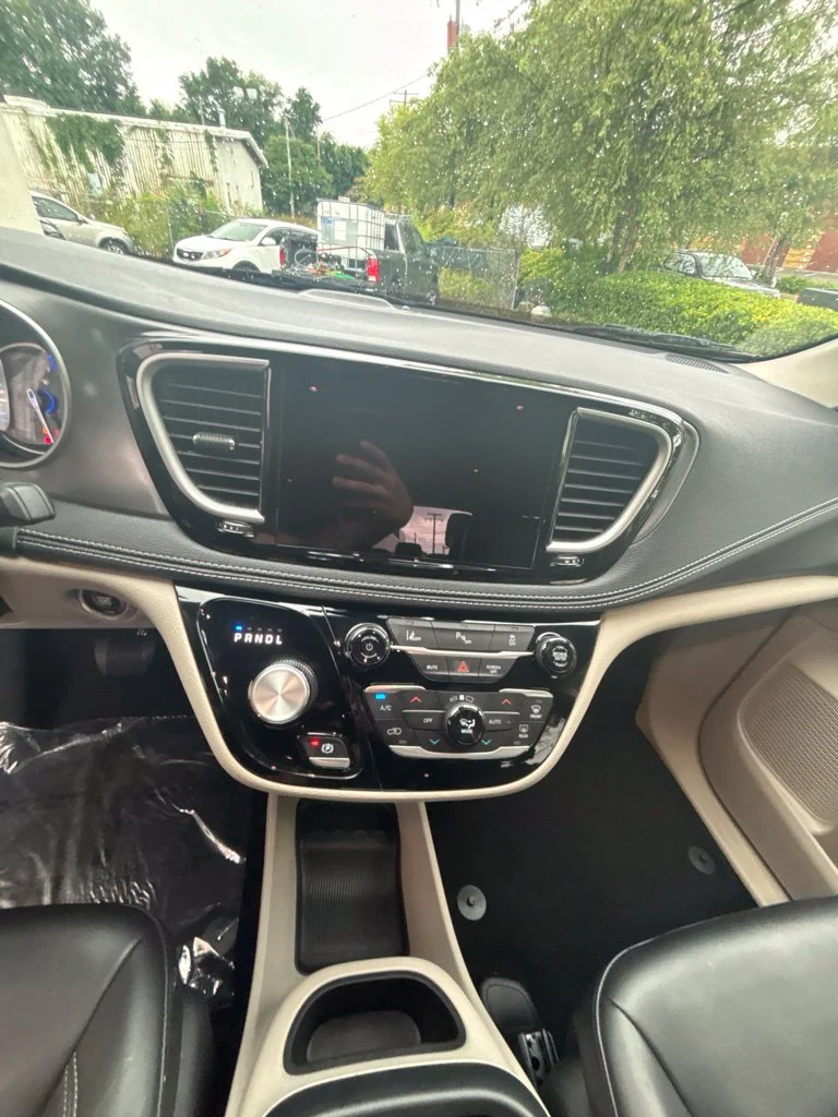 Used 2023 Black Chrysler Touring L image 14