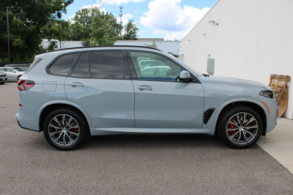 New 2026 Brooklyn Grey Metallic BMW xDrive40i image 30