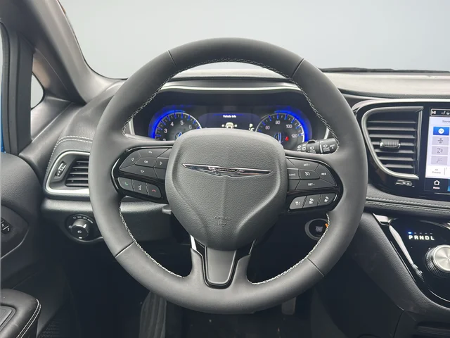 New 2026 Hydro Blue Pearl-Coat Exterior Paint Chrysler Select image 15