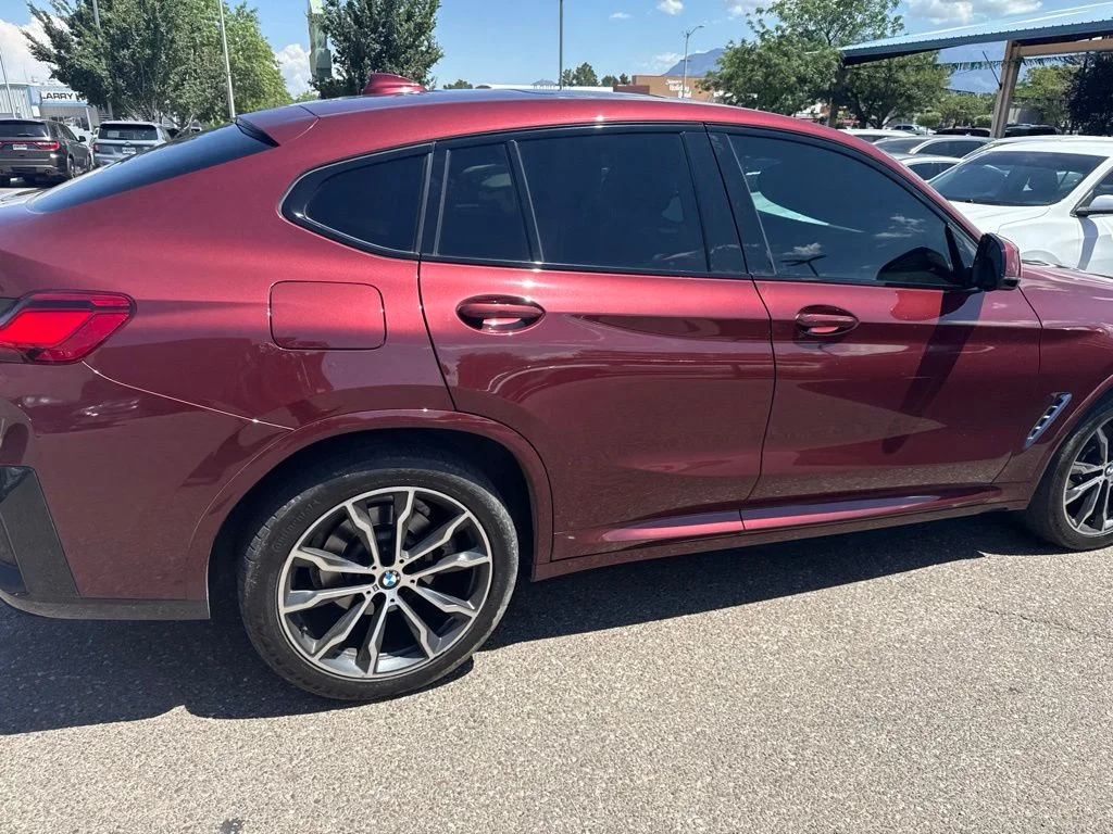 Used 2022 Red BMW xDrive30i image 19