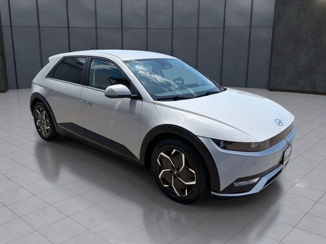 Used 2024 Gray Hyundai SEL image 1
