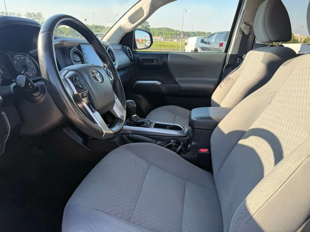 Used 2020 Gray Toyota SR5 image 9