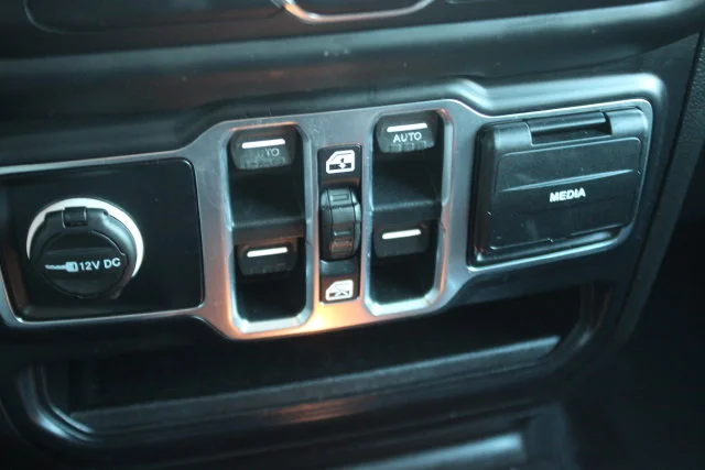 Used 2019 Gray Jeep Unlimited Sport S image 8