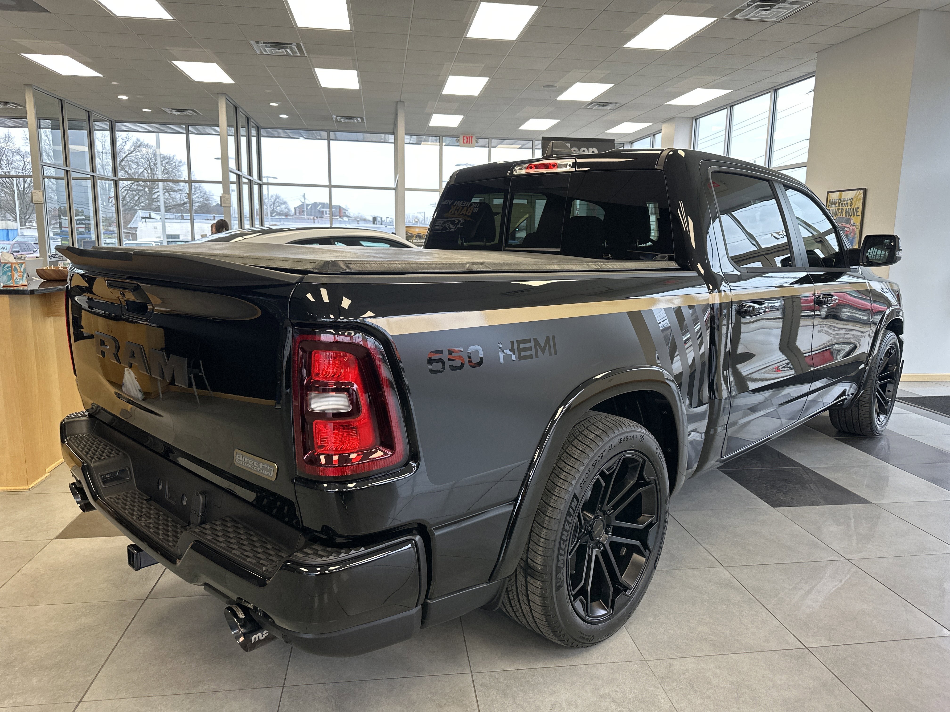 New 2026 Diamond Black Crystal Pearl-Coat Exterior Paint RAM Big Horn DC 650 image 7