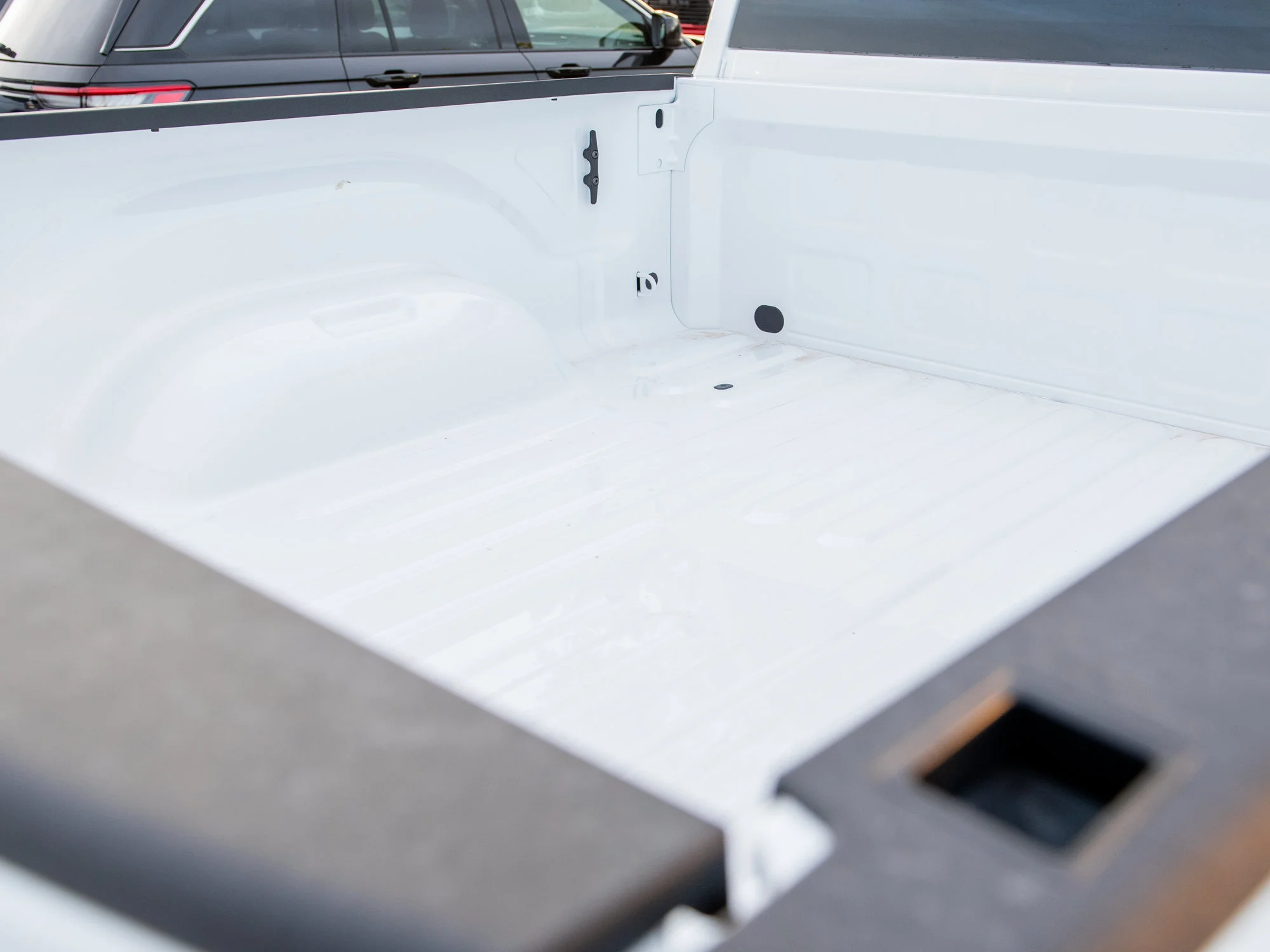 New 2027 White RAM Big Horn* Crew Cab 4x4, 6.4L HEMI V8, Remote Start image 8