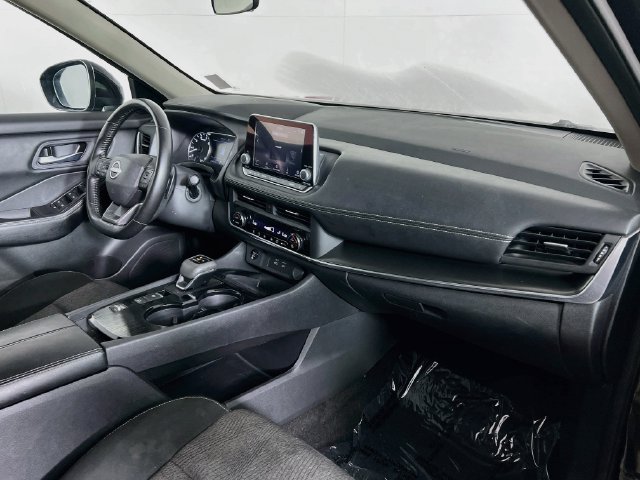 2025 Nissan Rogue SV - Photo 37